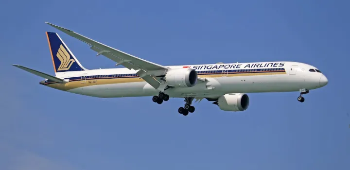 Terrifying Turbulence: Singapore Airlines Flight Encounters Rough Skies